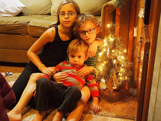 kids and Christmas tree